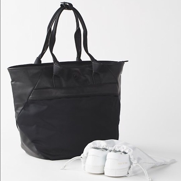 lululemon athletica Handbags - Lululemon Everything Bag